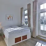 Appartement-5-mit-suedbalkon-in-strandnaher-lage-baederstil-villa-in-wenningstedt-sylt 公寓 文尼斯塔特