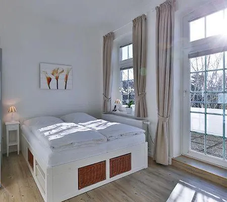 Daire Appartement-5-mit-suedbalkon-in-strandnaher-lage-baederstil-villa-in-wenningstedt-sylt Wenningstedt-Braderup