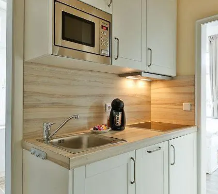 Daire Appartement-5-mit-suedbalkon-in-strandnaher-lage-baederstil-villa-in-wenningstedt-sylt Wenningstedt-Braderup