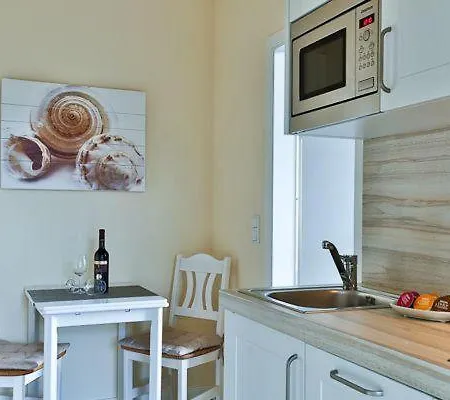 Appartement-5-mit-suedbalkon-in-strandnaher-lage-baederstil-villa-in-wenningstedt-sylt * 文尼斯塔特