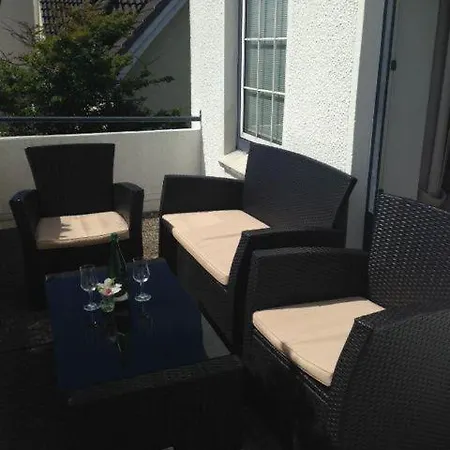 Appartement-5-mit-suedbalkon-in-strandnaher-lage-baederstil-villa-in-wenningstedt-sylt 公寓 文尼斯塔特