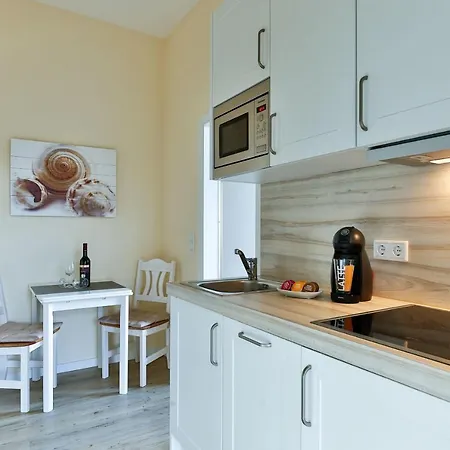 Apartment Appartement-5-mit-suedbalkon-in-strandnaher-lage-baederstil-villa-in-wenningstedt-sylt